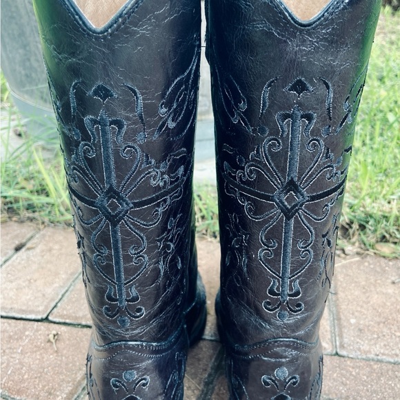 Boots - Circle G Women's Western Cross
Scroll Embroidered - Snip Toe - Black  10 - Picture 2 of 13